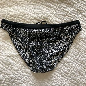 NWOT Lulu Lemon Suns Out Bikini Bottom